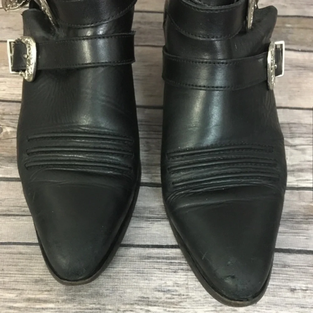 Boots - Picture 4 of 8